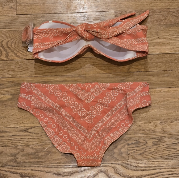 Robin Piccone Isla Twist Bandeau Bikini Top/Twist Bottoms SZ L NWOT - Picture 3 of 4